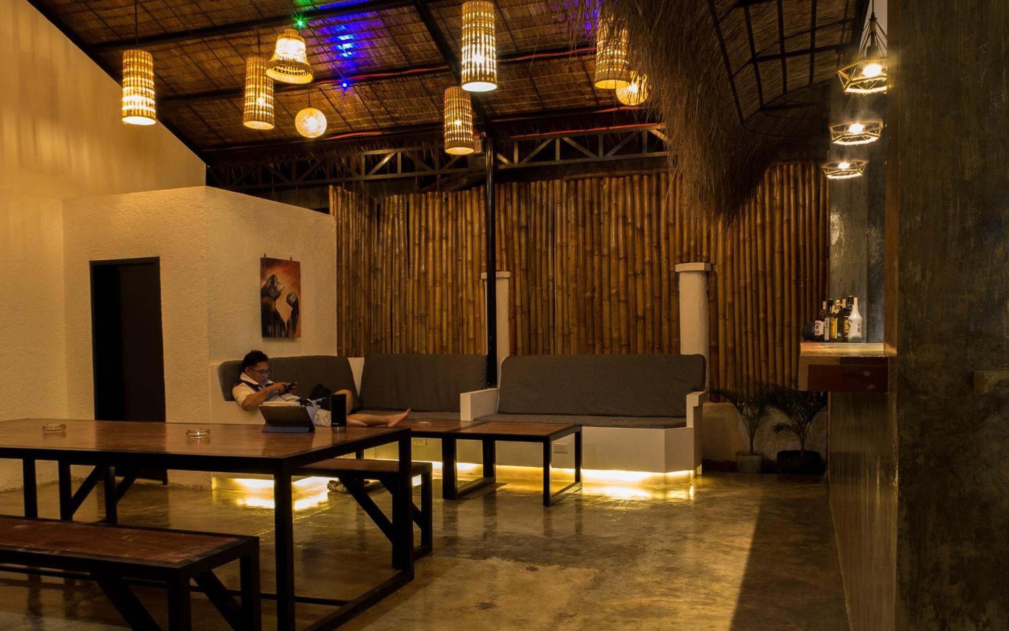 Wild Monkeys Hostel Moalboal Exterior foto